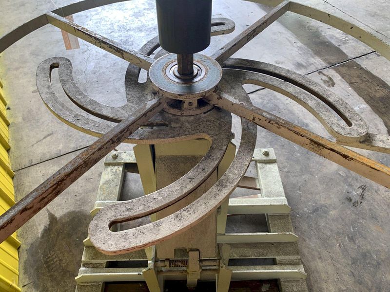 4,000 LB SHUSTER UNCOILER: STOCK #15429
