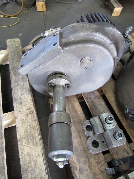 USED, 24" CUSHMAN 4-JAW HEAVY DUTY POWER WRENCH COMBINATION CHUCK WITH 8-1/8" HOLE