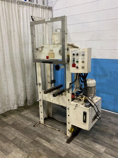 30 TON SEACREST HYDRAULIC H FRAME PRESS: STOCK #74182