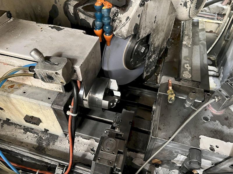 Studer S20 CNC Plain Cylindrical Grinder with Combination Plain/Angle Wheel Head.