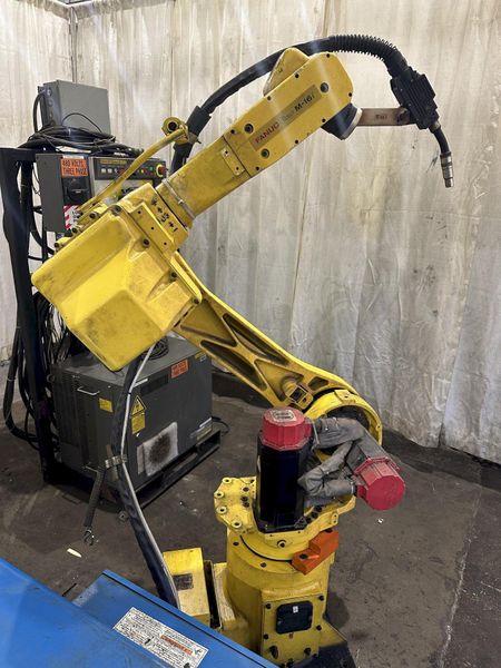 FANUC ROBOT WITH MILLER MODEL 452 WELDER: STOCK #77552
