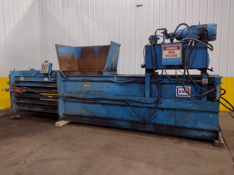 30" X 40" KMF MODEL 3040L CLOSED END HYDRAULIC HORIZONTAL BALER: STOCK #17911
