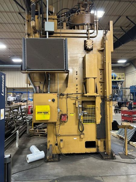 Standard Industrial 700 Ton Straight Side Press