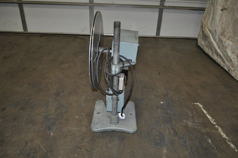 100 LB X 4" FUTABA MOTORIZED UNCOILER