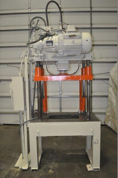 30 TON B & T 4 POST HYDRAULIC PRESS