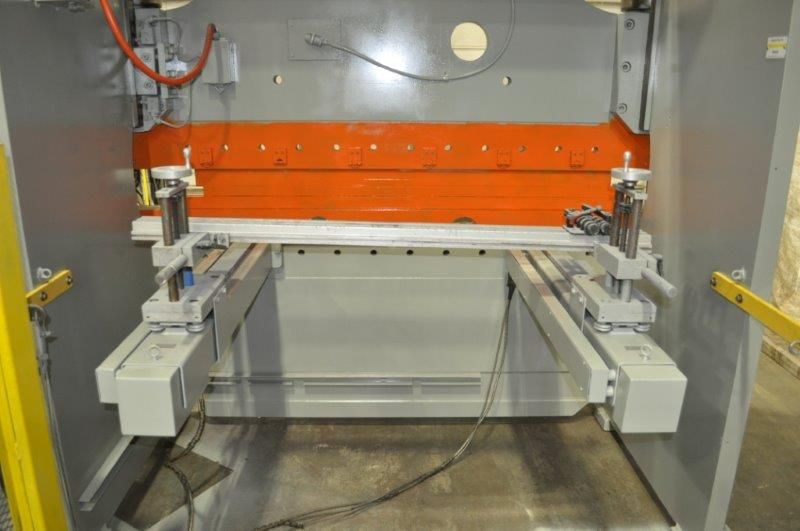 230 TON CINCINNATI HYDRAULIC PRESS BRAKE
