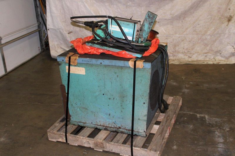 400 AMP LINDE WIRE WELDER