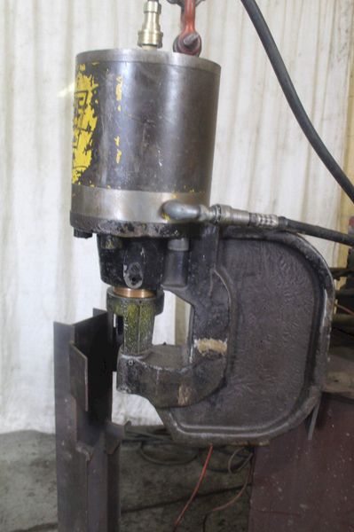 FABRILINE MODEL FP 80 PORTABLE HYDRAULIC FLANGE PUNCH: STOCK #71173