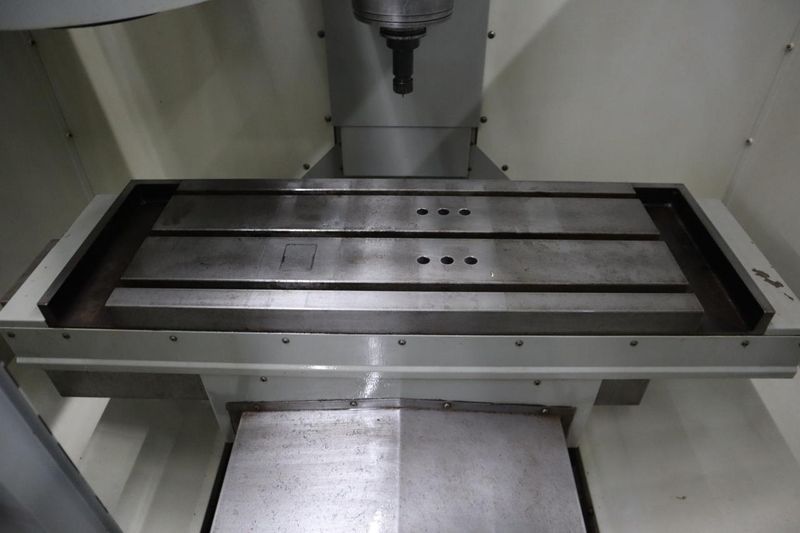 Haas Mini Mill CNC Vertical Machining Center, 16"x12"x10", CT40 Taper, 10 Station ATC, Coolant System, New 2001