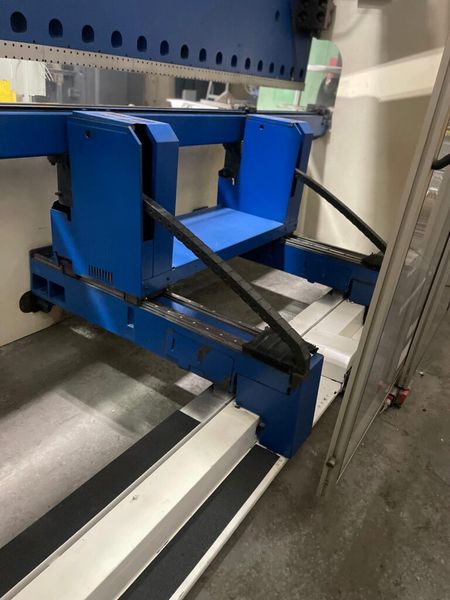 Trumpf Trumabend V320 352 Ton x 14′ CNC Hydraulic Press Brake