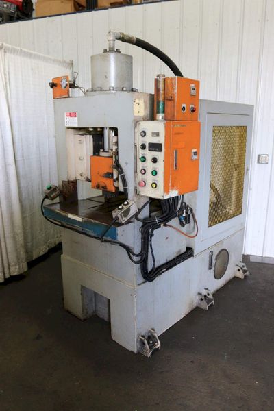 80 TON YAO SHENG MODEL TSH-TUVB-830 HYDRAULIC PRESS: STOCK 68630
