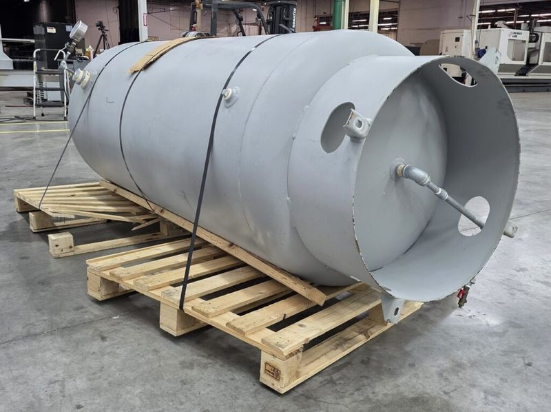 240 Gallon Vertical Air Receiver Handling Compressed Tank