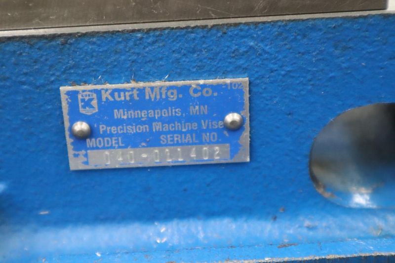 Kurt D-40 4" Machine Vise w Extra Steel Jaws, Handles, Adjustable Work Stops- Auction Item