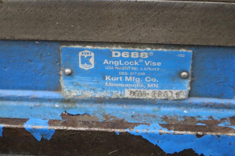 Kurt D-688 6" Machine Vise, Steel Jaws, Handle- Auction Item
