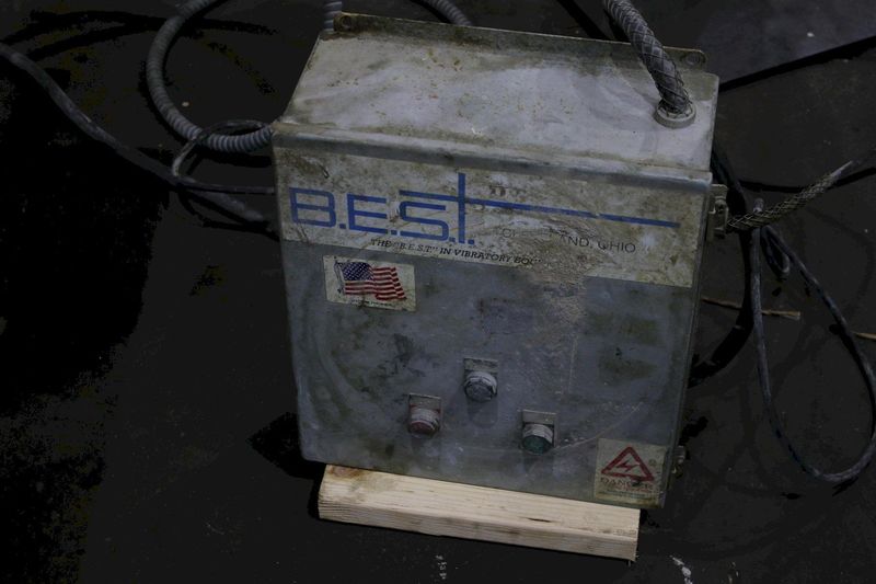 4' X 8' BEST VIBRATOR TABLE: STOCK #75920