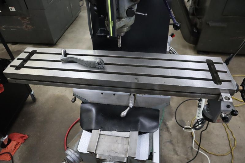 Bridgeport Series I-2HP Vertical Knee Mill, Acu-Rite 2-Axis DRO, Kurt Power Draw Bar, Mitutoyo Scale, X-Axis Power Feed, Chrome Ways