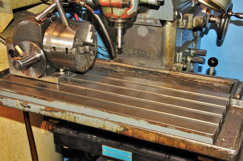 Morris Taper 4 spindle / The dividing head is not included, though it can be added for additional cost ($500.00)  The DRO is two axis. EQUIPPED WITH X & Y POWER FEED, ACURITE DRO, COOLANT PUMP, VISE, COLLETS, MANUALS
