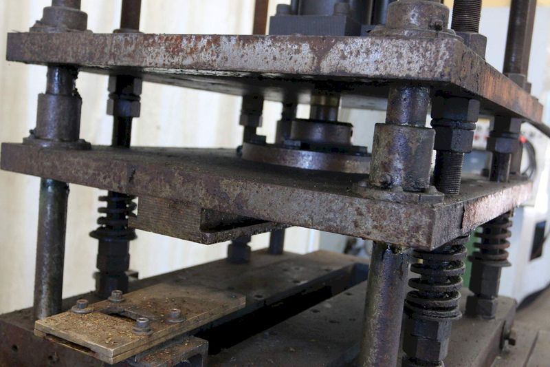 TON ARDCOR HYDRAULIC CUTOFF PRESS: STOCK 67953