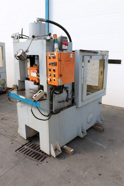 80 TON YAO SHENG MODEL TSH-TUVB-830 HYDRAULIC PRESS: STOCK 68632