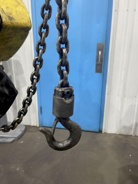 1000 LB YALE ELECTRIC CHAIN HOIST WITH POWER TROLLEY: STOCK #68958