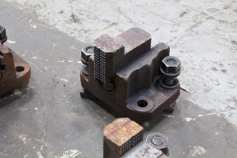 5' X 2' CHUCK JAWS: STOCK 72354