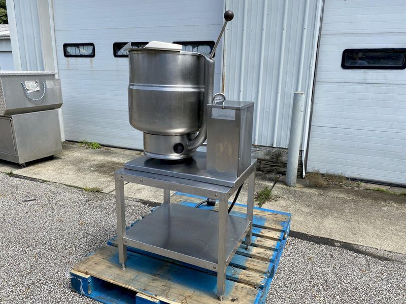 Groen TDB-24 6-Gallon 2/3-Jacketed Tilting Steam Kettle