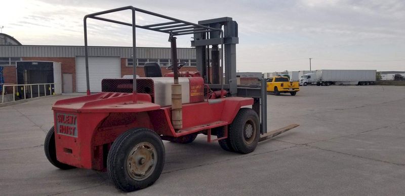 28,000 LBS SILENT MODEL FK-12-28 DUAL PNEUMATIC FORKLIFT: STOCK 73496