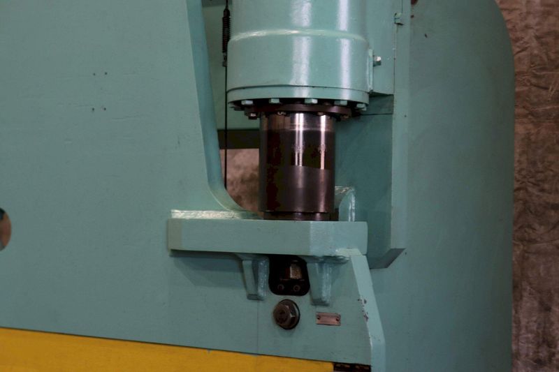 135 TON X 12' PACIFIC HYDRAULIC PRESS BRAKE: STOCK #73487