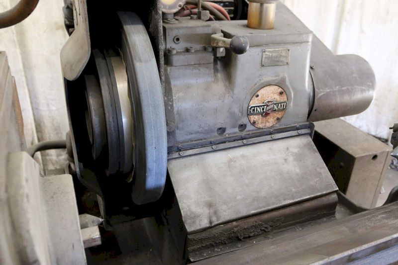 10' X 30' CINCINNATI PLAIN CYLINDRICAL GRINDER: STOCK #63576
