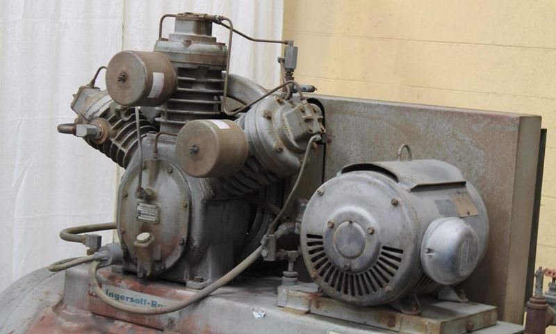 30 HP INGERSOLL RAND AIR COMPRESSOR: STOCK #63188
