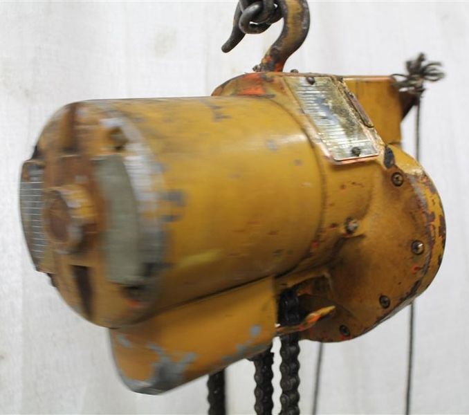 1000 LB YALE SINGLE PHASE CHAIN HOIST:  STOCK #57861