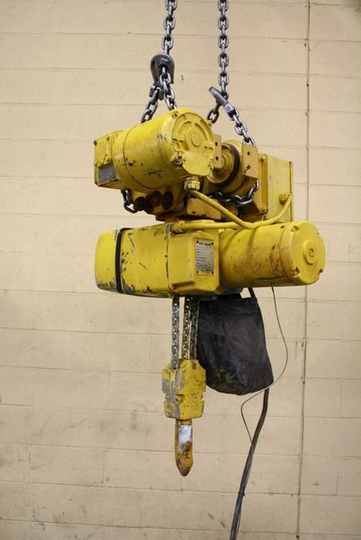 3 TON YALE ELECTRIC CHAIN HOIST W/POWER TROLLEY: STOCK #67436