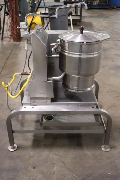 Groen TDH-20 5-Gallon / 20-Quarts Jacketed Natural Gas Tilting Kettle