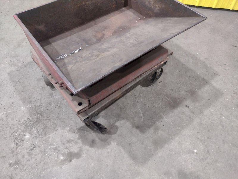 39" X 38" X 30" ROLLING SHOP DUMP HOPPER: STOCK #19361