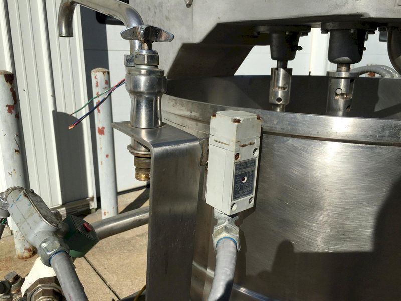 Groen DTA/3-60
 60-Gallon 2/3-Jacketed Cooker/Mixer
With Twin Shaft Agitators