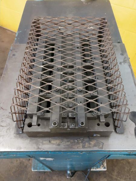 16" T-DRILL / UTE "STRAIGHT-O-MATIC"  MODEL 250 BLADE & PART CORRECTIVE STRAIGHTENER: STOCK #135