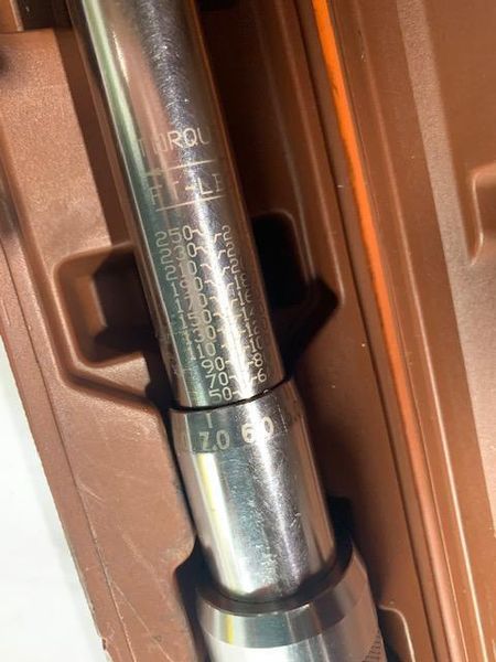 PARAMOUNT 1/2" DRIVE MICROMETER TORQUE WRENCH 50 TO 250 FT/LB PAR-SARO250-FT STOCK #15181