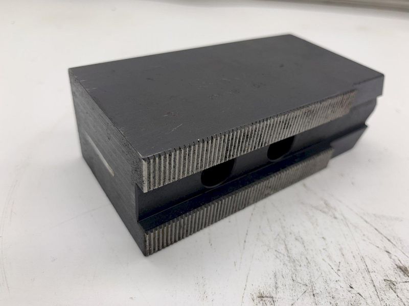 (1) SCHUNK KM-WBL 103 SERRATED SOFT TOP ANGLED JAW: STOCK #15489