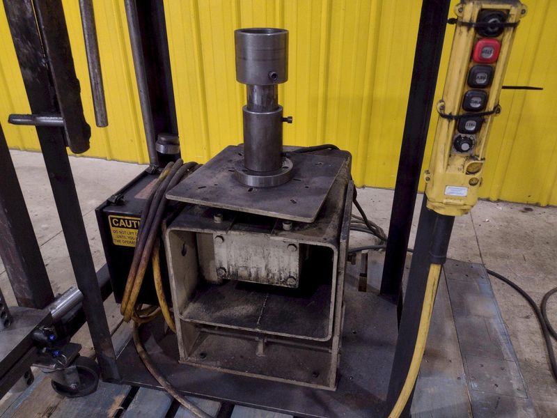 500 LB PANDJIRIS MODEL ALPHA 5-3 WELDING POSITIONER, 115 VOLT: STOCK #23361