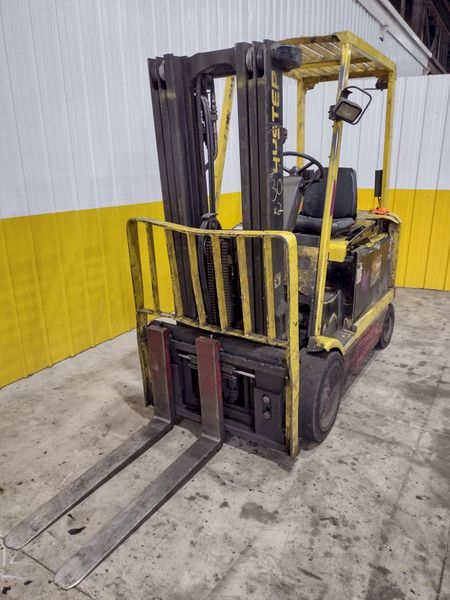 5,800 LBS HYSTER MODEL #E65XM2 36V ELECTRIC FORKLIFT & CHARGER: STOCK #21662