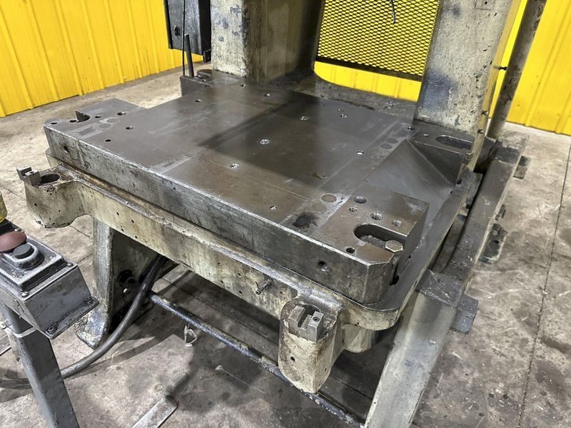 60 TON L&J MODEL #W60 OBI STAMPING PRESS 6" STROKE: STOCK #23648