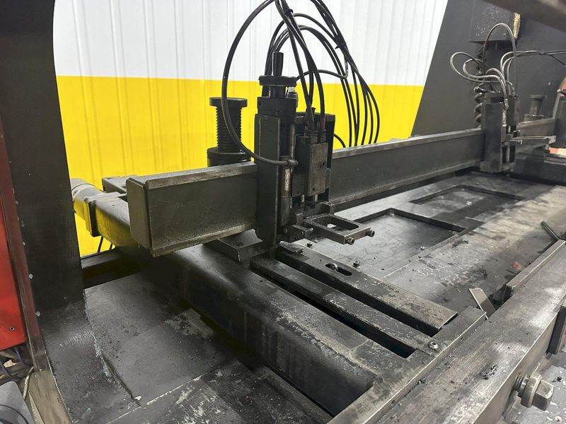 80 TON x 8' AMADA MODEL #RG-80 HYDRAULIC PRESS BRAKE NC9-EX CONTROL: STOCK #19753