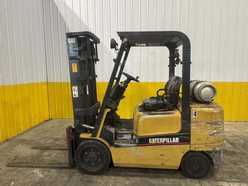 5,000 LBS CATERPILLAR MODEL #GC30K LP GAS FORKLIFT: STOCK #23033