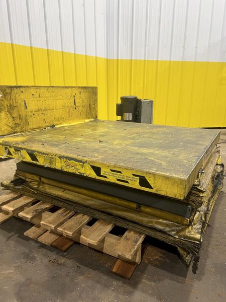 4,000 LBS X 44" X 44" PENTALIFT HYDRAULIC LIFT & TILT TABLE: STOCK #20386