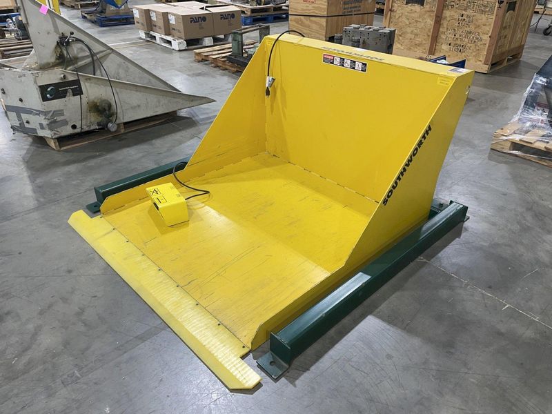2000 LB SOUTHWORTH MODEL # ZTU2-85 CONTAINER TILTER: STOCK #78552