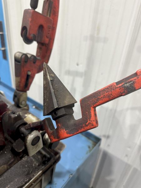 2" RIDGID MODEL # 1822- I BOLT & PIPE THREADER: STOCK #77605