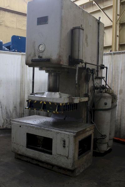125 TON DENISON HYDRAULIC PRESS: STOCK #75941