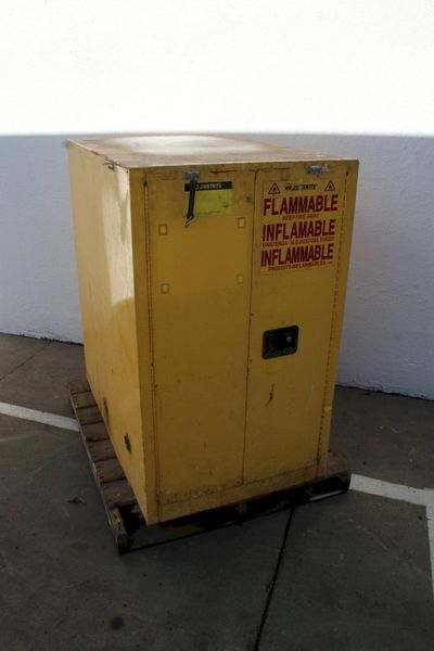 PAINT CABINET: STOCK #75752