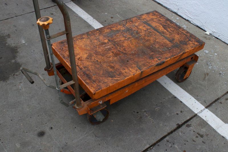 SCISSOR TABLE: STOCK #75728