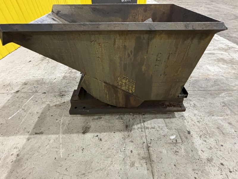 1 CU. YD. JESCO MODEL #211331 SELF DUMPING HOPPER: STOCK #22193